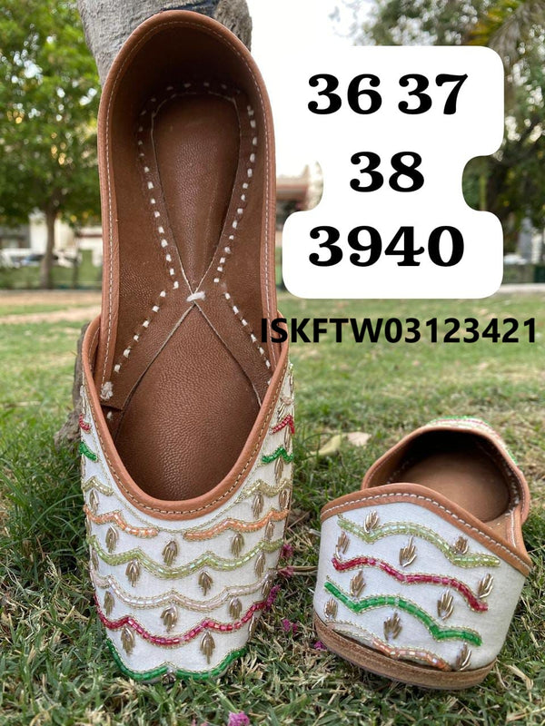 Embroidered Punjabi Jutti-ISKFTW03123421